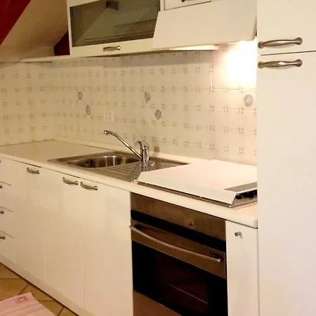Village מלון דירות 2*