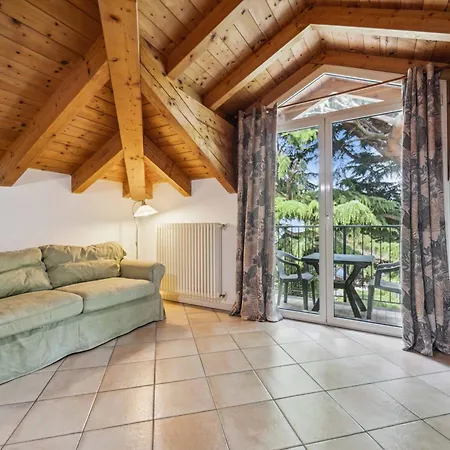 Village & 2* Colico