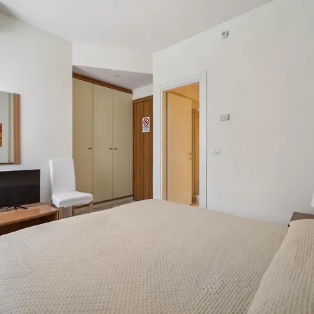 Village Aparthotel